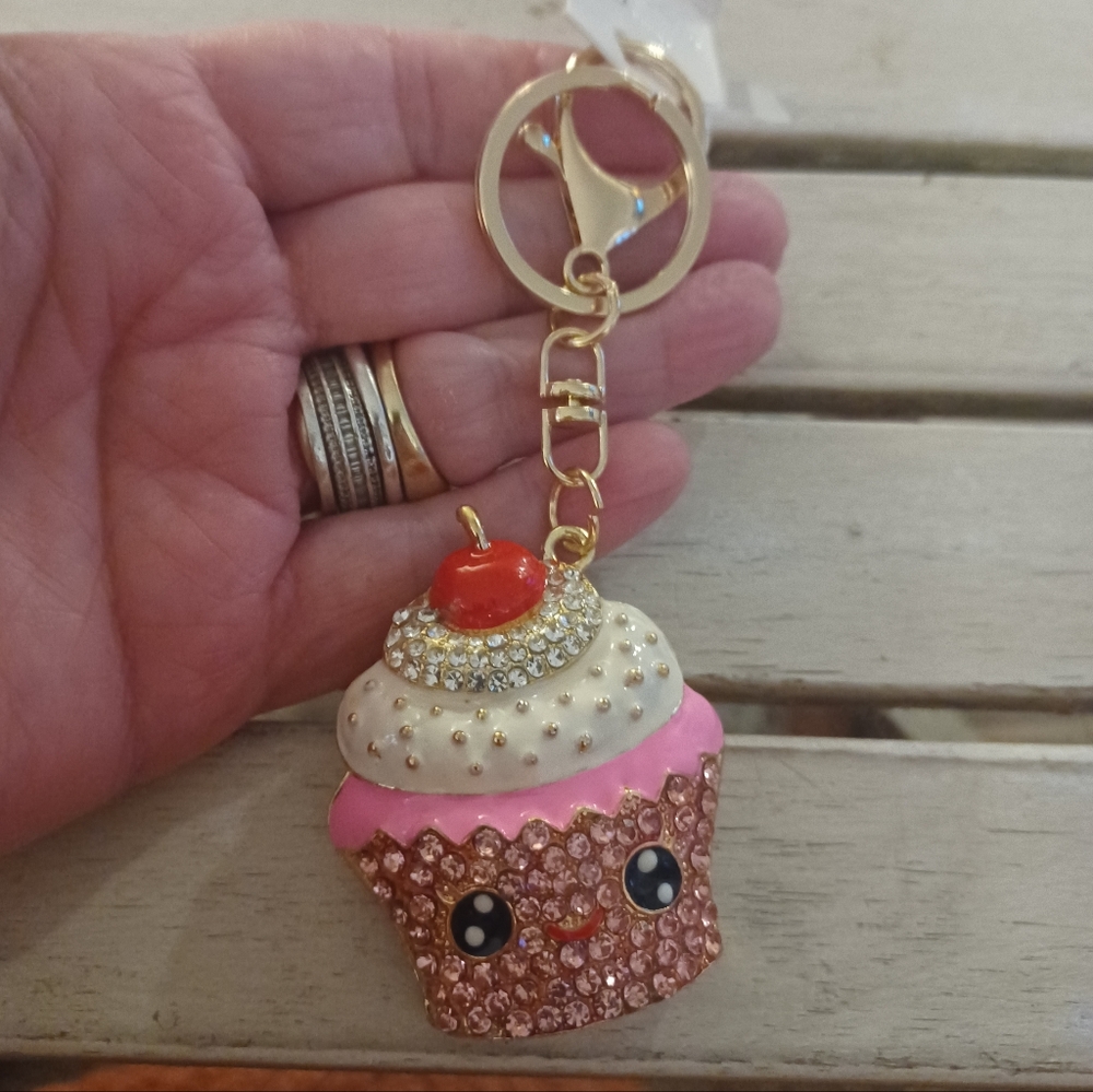 CUPCAKE BLING BAG CHARM/KEY CHAIN
